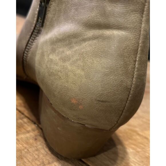 UnionBay tan booties - size 8 - Pre-owned - Picture 6 of 8